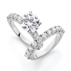 Round Brilliant Solitaire with claw set band