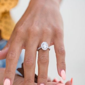 What kind of engagement ring will suit me?
