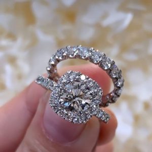 Engagement ring and wedding ring set