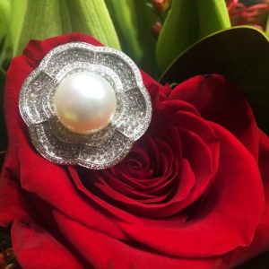 Floral jewellery for the spring season