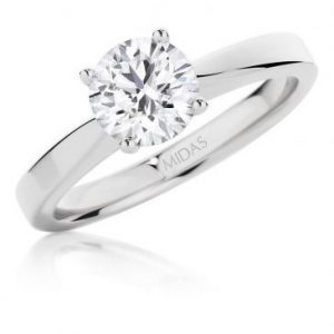 Solitaire diamond engagement ring