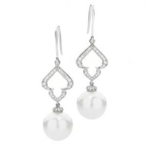 Pearl drop earrings