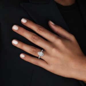 Engagement ring spotlight: Pear shape