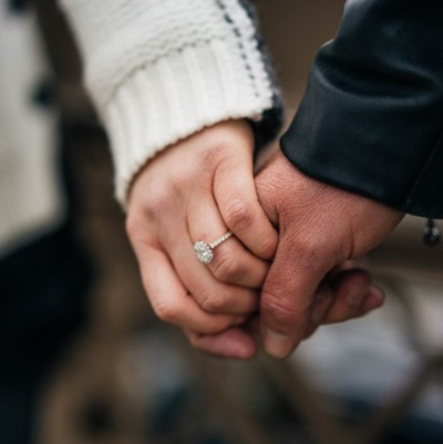 Oval diamond engagement ring