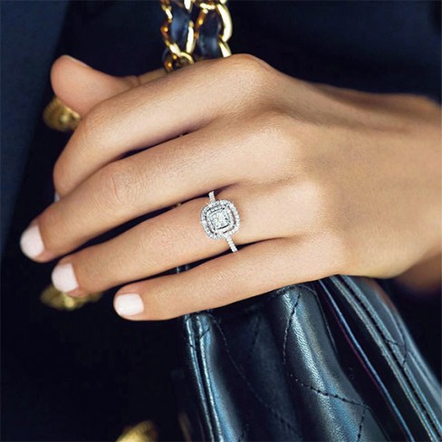What makes the Midas pearl earrings collection so stunning?