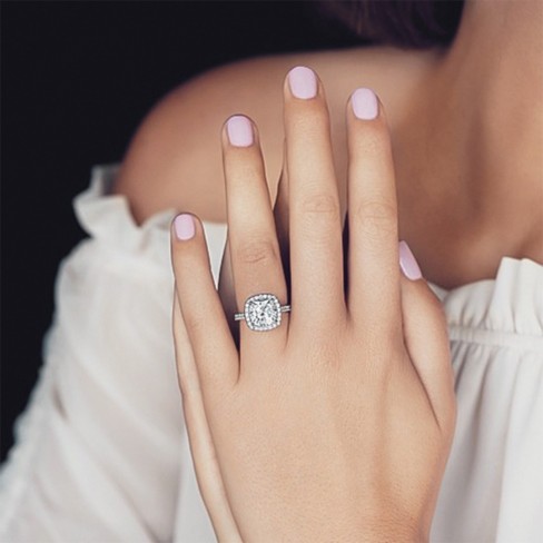 What makes the cushion cut engagement ring design unforgettable?