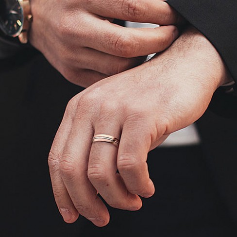 What designs are there for men wedding bands