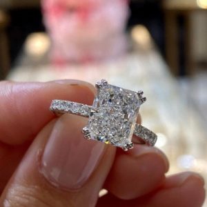 Times you should take off your engagement ring
