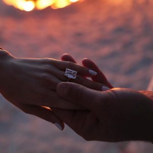 Engagement rings like your favourite stars