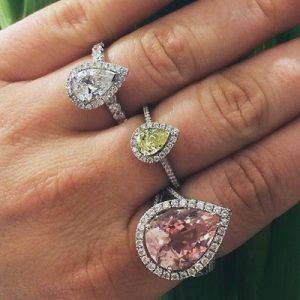 Persuasion of coloured diamonds