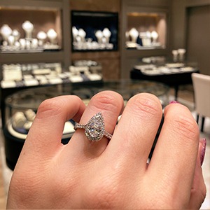 What not to do when buying an engagement ring