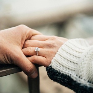 All about white gold engagement rings