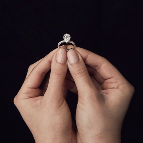 Guide To Pear Shape Engagement Rings
